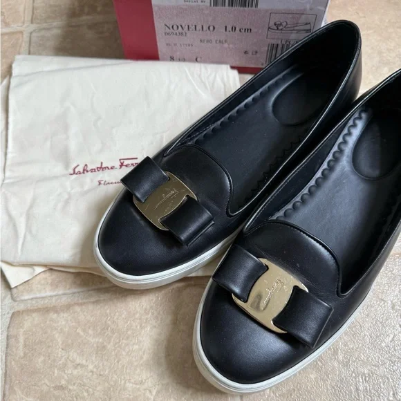 Salvatore Ferragamo Novello Nero Calf Black Leather Flats Sneaker Gold Bow 8.5 - Picture 1 of 10